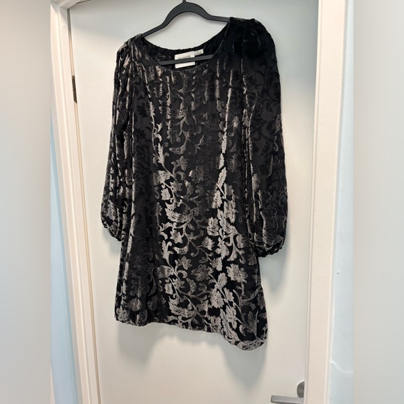 BB Dakota Dresses & Skirts - BB Dakota Charcoal Gray/Black Floral Dress